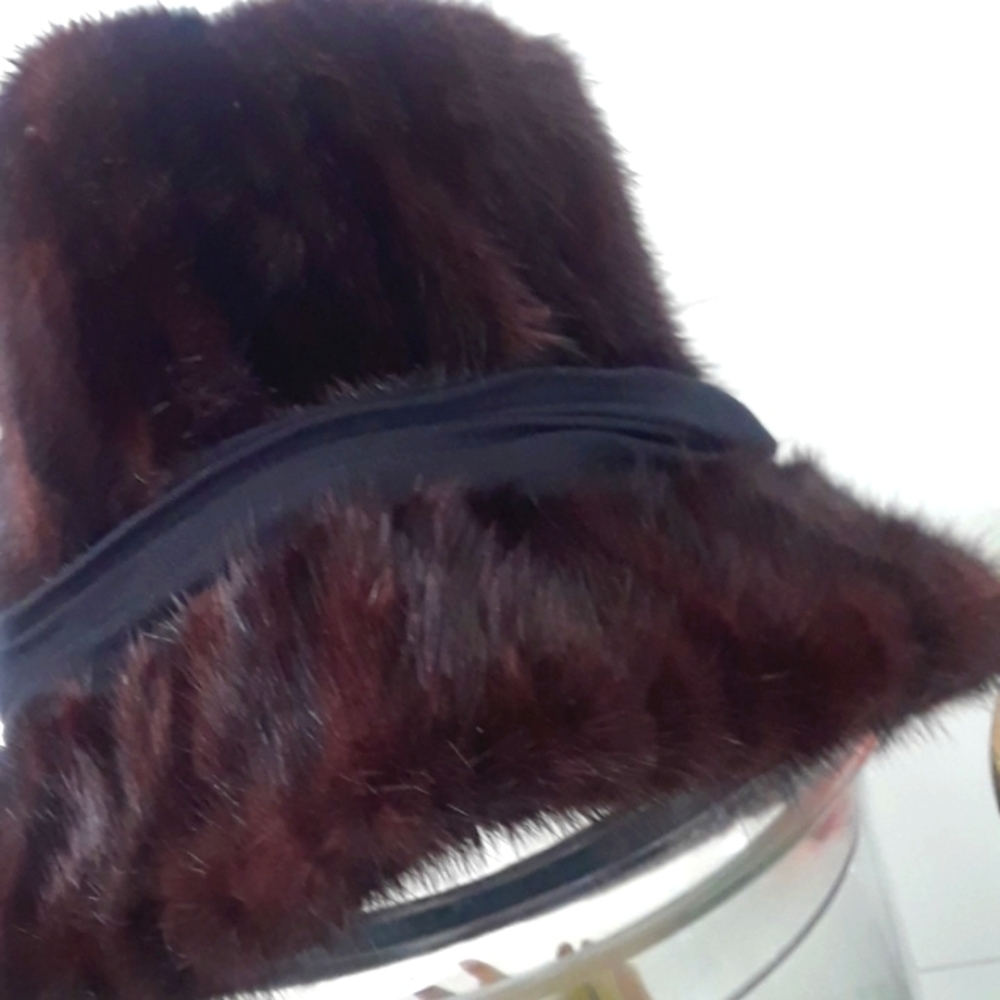 GWEN PENNIGTON..VINTAGE BEAVER HAT..